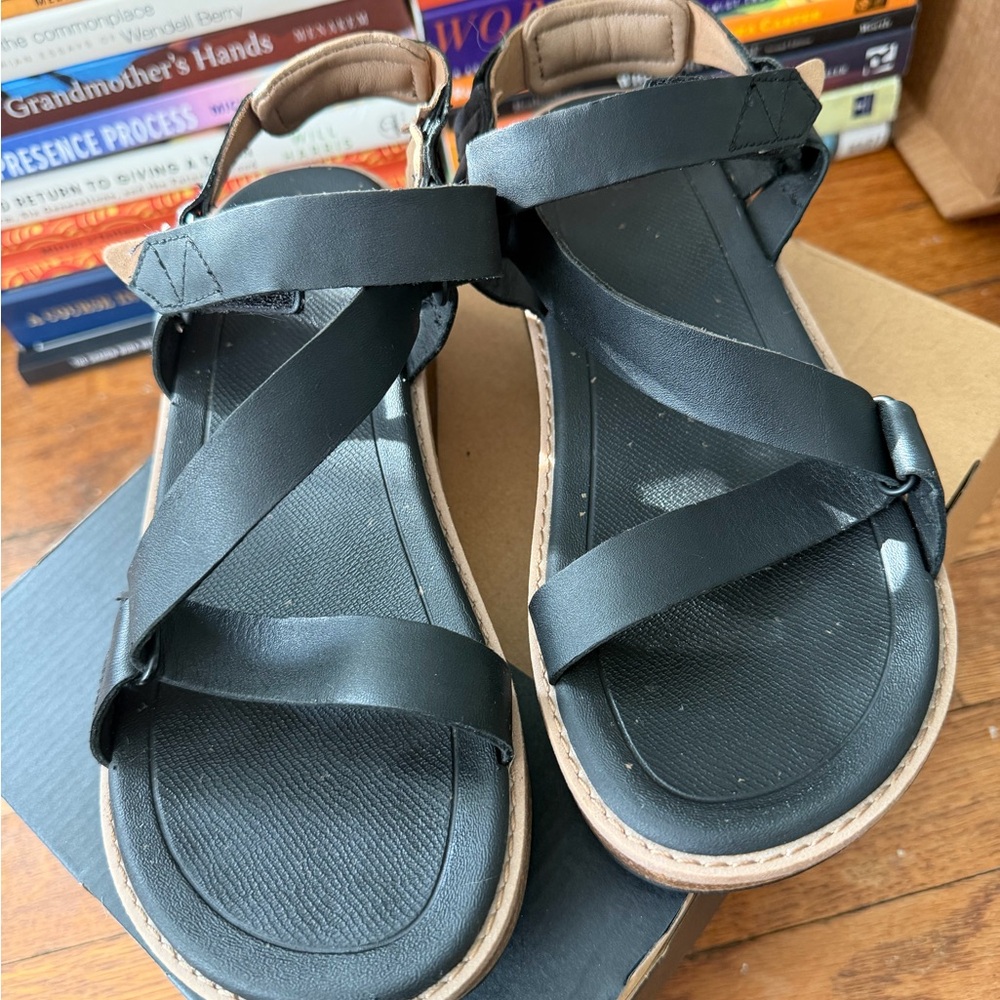 Teva Madera wedge Black and Tan Strappy Sandals Sz 7.5